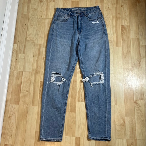 American Eagle Womens Light Wash Distressed Mom Jeans High Rise Size 2 - Picture 1 of 9